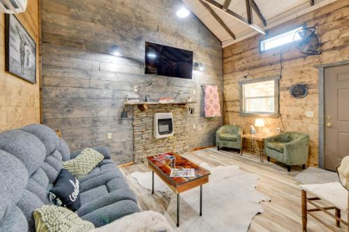 Abbeville House | Lake Eufaula Access Cozy Wood Cabin with Yard!