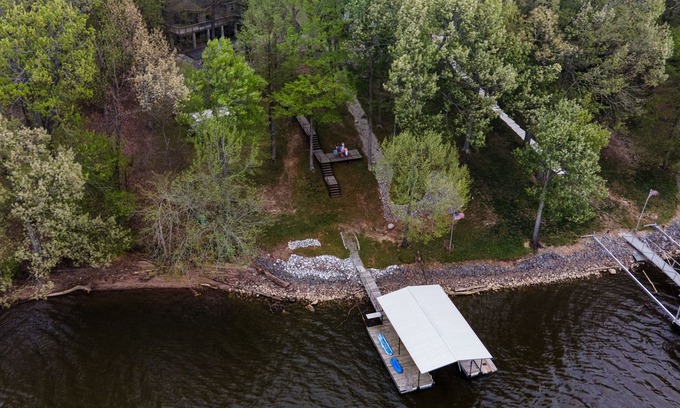 Eddyville House | Lake Front ~ Family Friendly ~ Private Dock with Amazing Views ~ Modern Upgrades