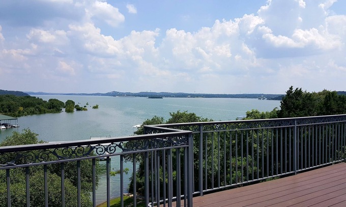 Gate Hollow Estates House | Lake Front Home with Beautiful View on Lake Travis