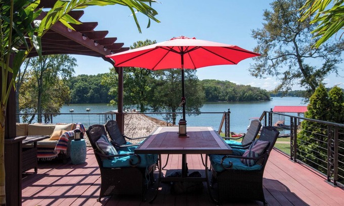 Mount Juliet House | LAKE FRONT HONKY TONKIN LAKE LIFE O/D KITCHEN TIKI HUT PONTOON AVAILABLE nnnn