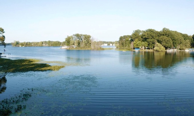 Plainwell House | Lake Front @ Pine Lake w/Kayaks & Paddle Boat