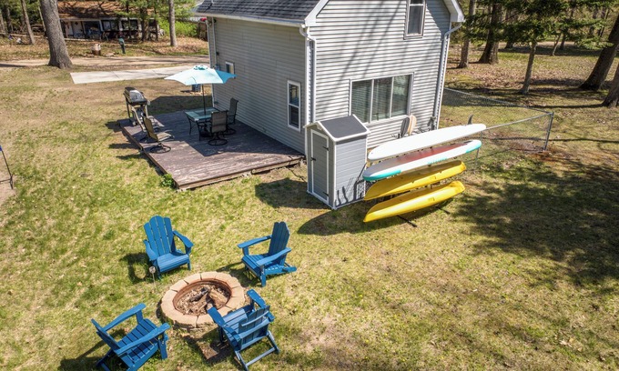 Lake George Cottage | Lake George Getaway: Cozy cottage w/kayaks, cornhole, Xbox, volleyball