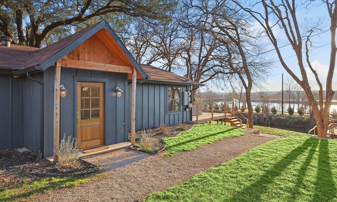 Dennis House | Lake Granbury House, Sleeps 11 with Lake Access!