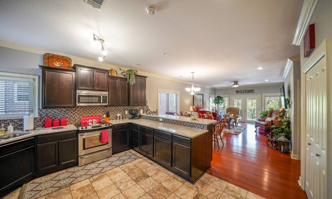 Mid America Condo | LAKE HAMILTON VACATION RENTAL