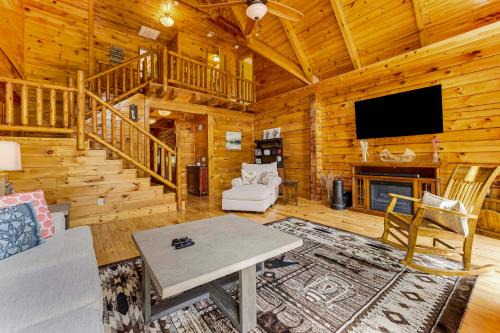 Fair Play House | Lake Hartwell Home with Game Room 21 Mi to Clemson!