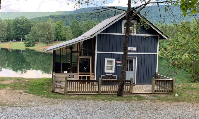 Rising Fawn Cabin | Lake House Fishing Cabin (35 minutes from Chattanooga Tn)