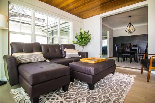 Brooklyn Center House | Lake House- Four Bedroom retreat, King bed, Beautiful Sunset!