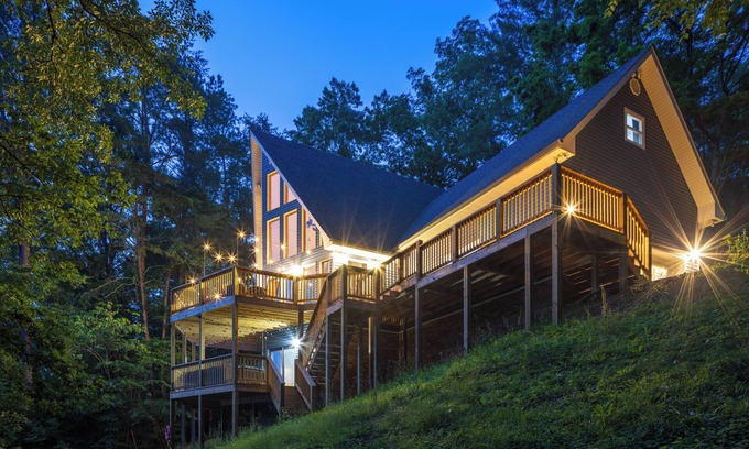 Trenton House | Lake House near Lookout Mt, Theater, Gym & Arcade