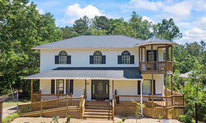 Gumlog House | Lake house on deep water w/boat dock