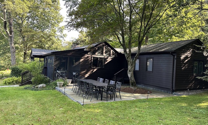 New Milford House | Lake House rental 3 bedrooms boat slip tennis court