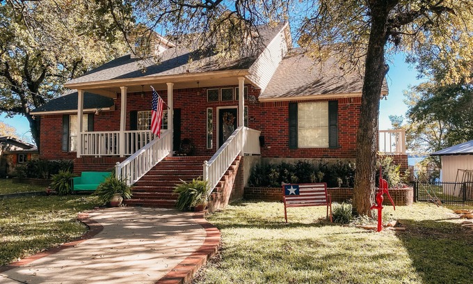 Bridgeport House | Lake house