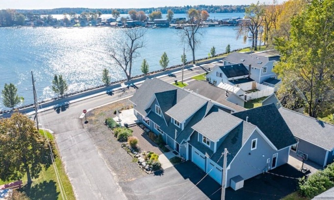Sodus Point House | Lake House