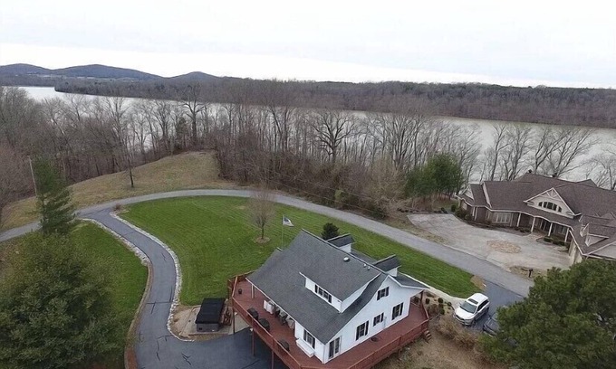 Monticello House | Lake house with boat ramp access across the street & tons of boat parking space.