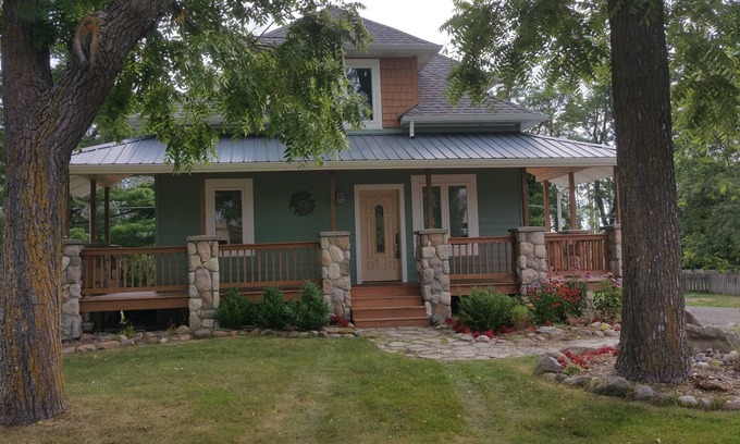 Harbor Beach House | Lake Huron front of Cape Cod