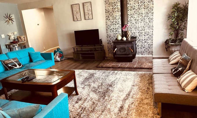Bodfish Hotel | Lake Isabella Cozy Stay