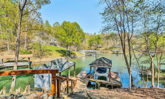 High Point House | Lake-It- Easy- Pet-friendly home with sunrise views. E enjoy the kayaks during the day and the firepit in the evening.