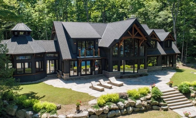 Seguin Cottage | Lake Joseph Mansion