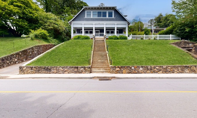Lake Junaluska House | Lake Junaluska Retreat: Gas Grill, Family Fun and Serene Views