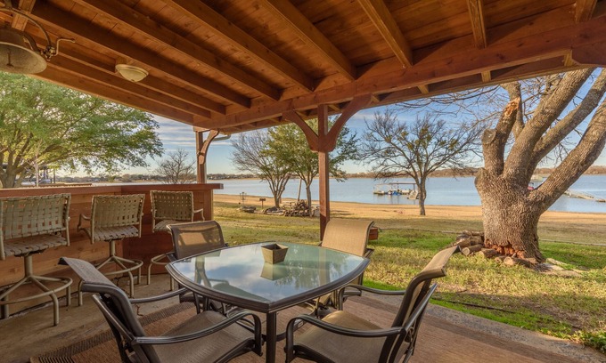 Frisco House | Lake Lewisville Lakefront Home Frisco, Texas - WaterfrontRentalsLakeLewisville