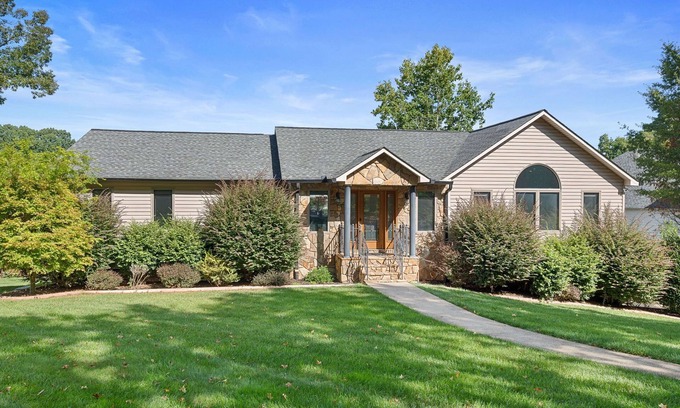 Westport House | Lake Life Paradise by SoCharm | Lake Norman