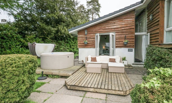 Windermere Cottage | LAKE LODGE, pet friendly, with hot tub in Bowness-On-Windermere