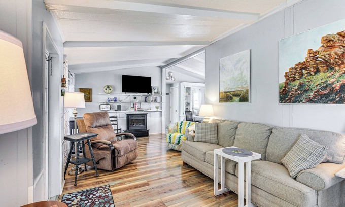 Summerton House | Lake Marion Home: Kayaks, Dock, Waterfront Fun!