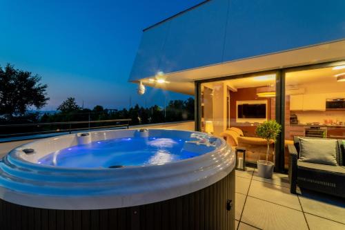 Balatonszemes Apartment | LAKE MOMENTS - Emerald Penthouse