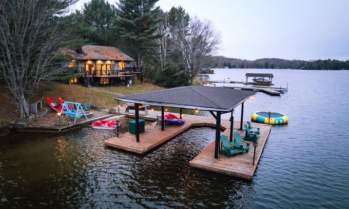 Port Carling Cottage | Lake Muskoka retreat! Sauna and Hot Tub!
