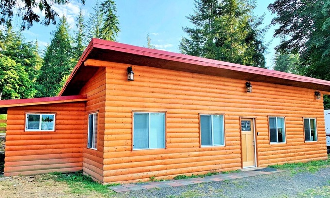 Matlock Cabin | Lake Nahwatzel Resort, Cabin #3, Shared Dock just steps away!