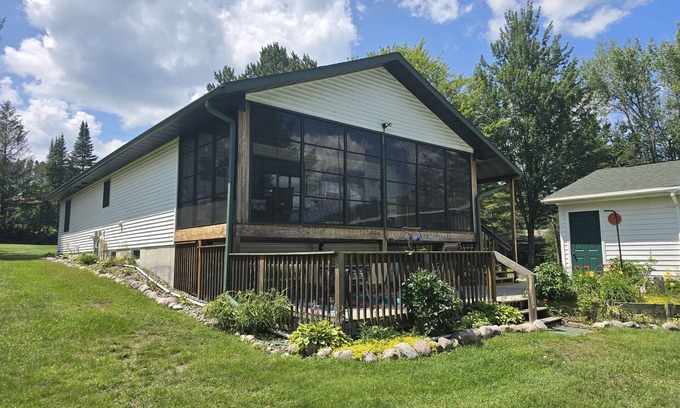Tomahawk Cottage | Lake Nokomis Cabin-Wheelchair Accessible-Fire Pit