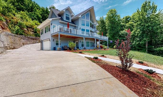 Maynardville House | Lake Norris Epic Aqua Haven