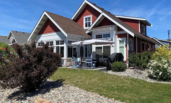 Okanagan-Similkameen Cottage | Lake Osoyoos, Apex Skiing & Wine tasting vacations, Snowbirds rental specials.