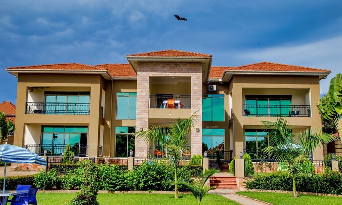 Entebbe House | Lake Point Villa