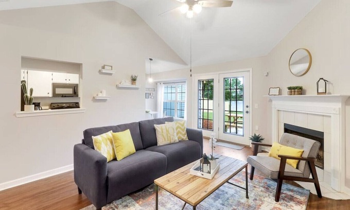 Pooler House | Lake Retreat near Savannah