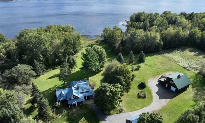 Derby House | Lake Salem Waterfront Estate - Sleeps 14
