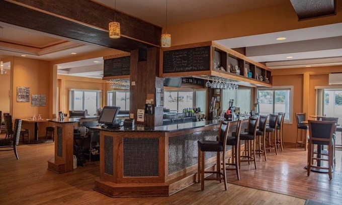 Dale House | Lake Shore Retreat @ Silver Lake