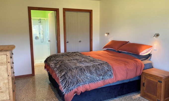 Tasman Region Other | Lake Station House-Cosy Farm House nestled into Lake Station