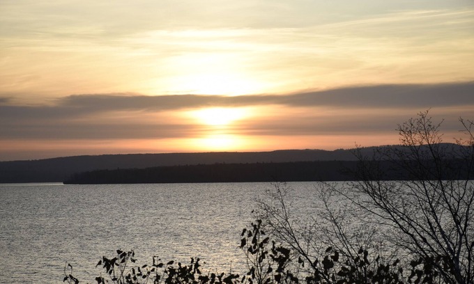 Herbster House | Lake Superior Direct Lakefront! Early September Weekend Openings!
