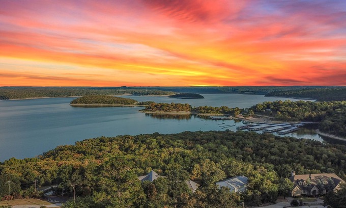 Paradise Hill House | Lake Tenkiller Retreat