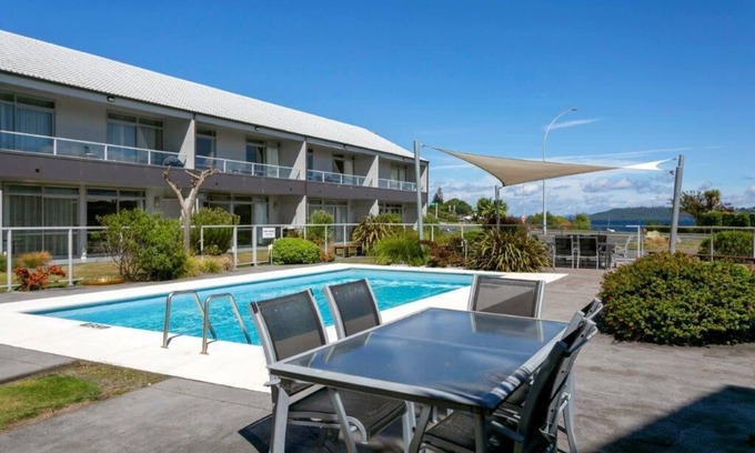 Two Mile Bay House | Lake Terrace Apartment