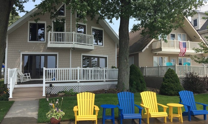 Leesburg House | Lake Tippecanoe Lake House - Anchor Inn