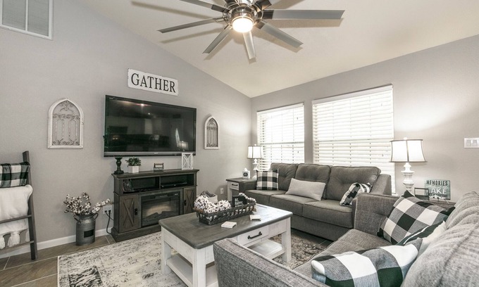 Waterford On Lake Travis House | Lake Travis Retreat! Kayaks/Boat Launch/Pool/Park/Point Venture/"Summit Ridge"