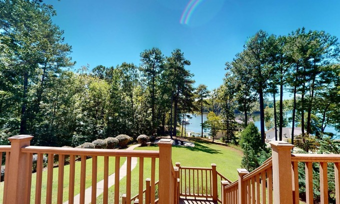 Samantha House | Lake Tuscaloosa game day ready & Family fun in Northport!