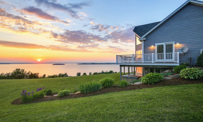 St. Albans House | Lake View Champlain Home w/Hot Tub & Sauna!