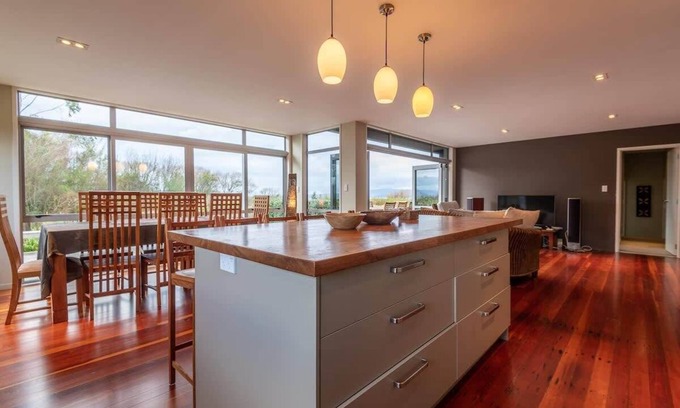 Ngongotaha House | Lake View Inn | Super Comfortable with Lake Views