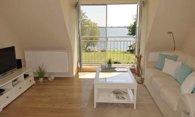 Klein Wittensee Apartment | Lake view, lake access, W-Lan, Baltic Sea 12 km, sauna barrel, large garden, quiet, modern