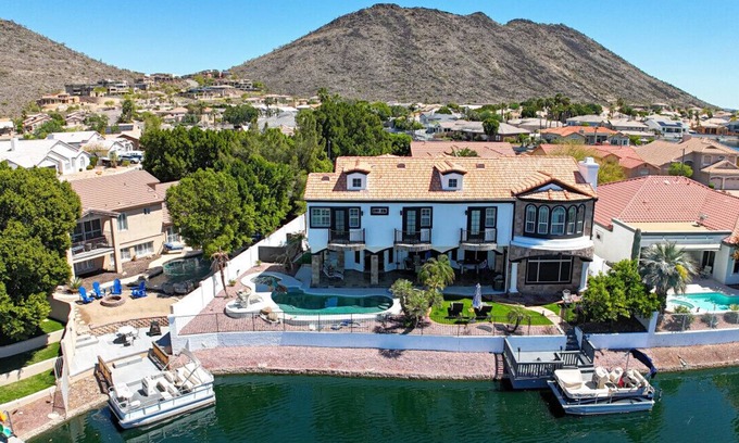 Arrowhead Lakes House | Lake View Luxury Castle Retreat