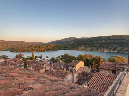 Bauduen Apartment | Lake View with Private Terrace