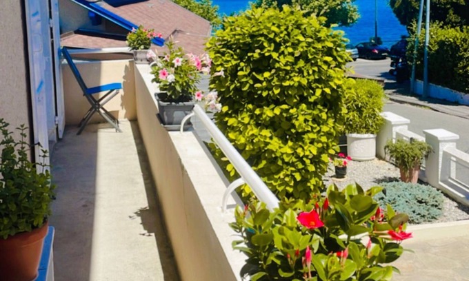 Publier House | Lakefront house with garden, close to beaches. 3.5 km from Evian
