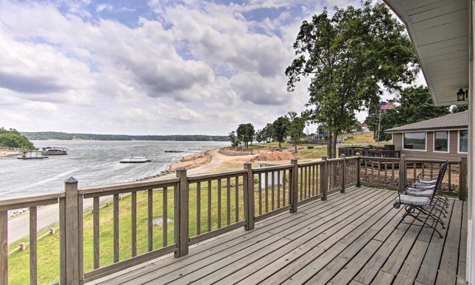 Cleora House | Lakefront Afton Cottage with Deck Walk to Boat Ramp